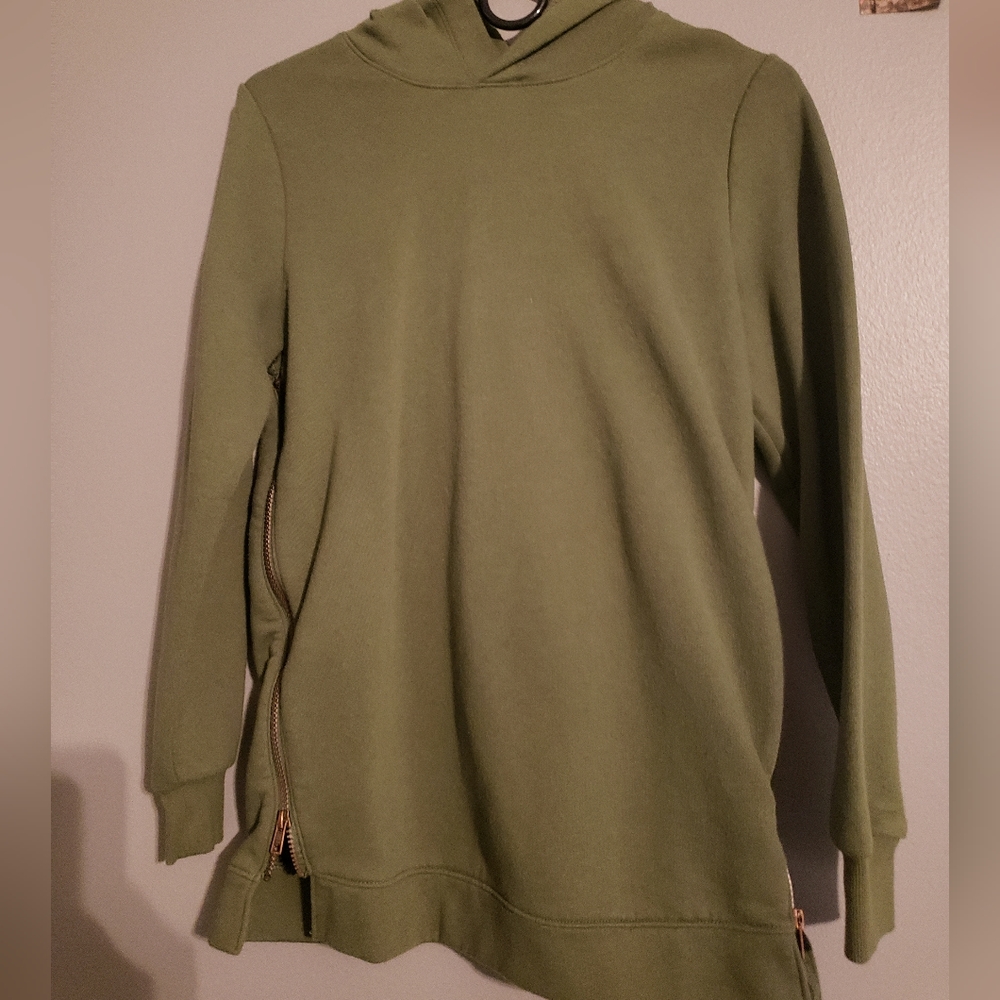 Ingrid and Isabel maternity sweatshirt